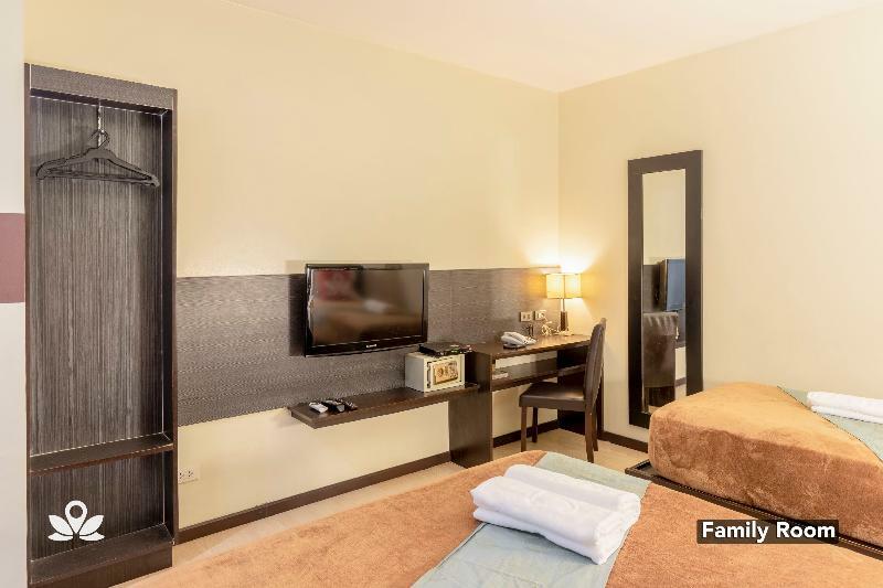 Lorenzzo Suites Hotel Makati City Exterior photo